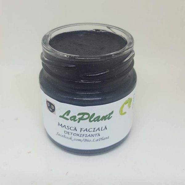 Mască facială detoxifiantă cu cărbune vegetal activ.
