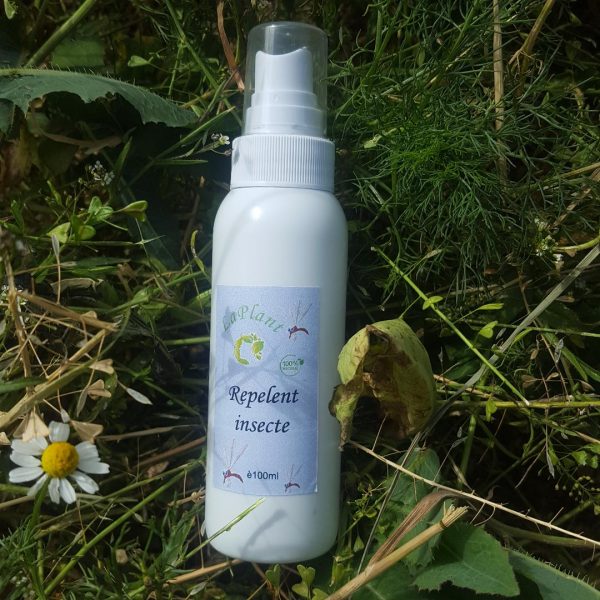 Spray repelent împotriva insectelor